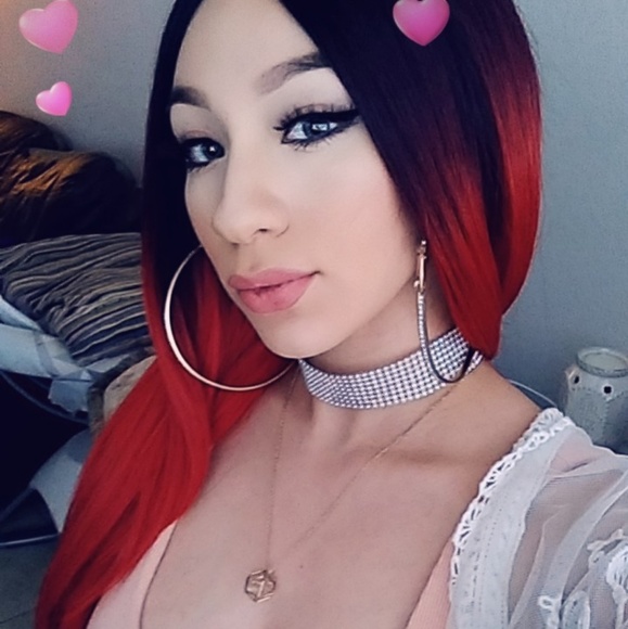 Meet your Posher, Naomi - Picture 2 of 4